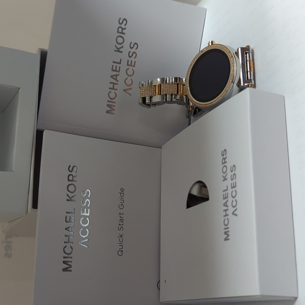 New & Authentic Michael Kors Smart watch Rose Gold/Silver - Picture 9 of 15